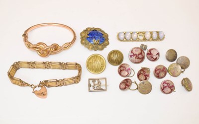 Lot 134 - Small group of jewellery and buttons
