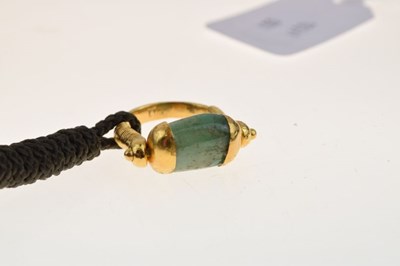 Lot 33 - Archaic style ring