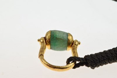 Lot 33 - Archaic style ring