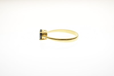 Lot 20 - Yellow metal ring set dark blue stone, stamped '14K'