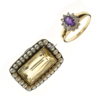 Lot 35 - Antique brooch/lace pin and a modern 9ct gold dress ring