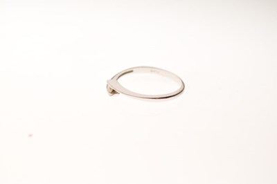 Lot 15 - 9ct white gold single stone ring