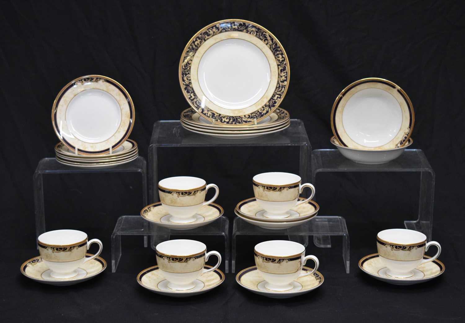Lot 402 - Quantity of Wedgwood Cornucopia dinner and tea wares