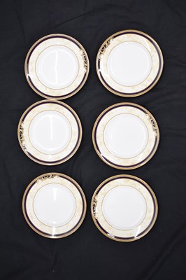Lot 402 - Quantity of Wedgwood Cornucopia dinner and tea wares