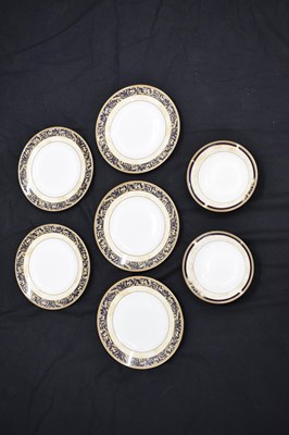 Lot 402 - Quantity of Wedgwood Cornucopia dinner and tea wares