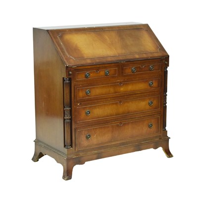 Lot 537 - Reproduction mahogany bureau