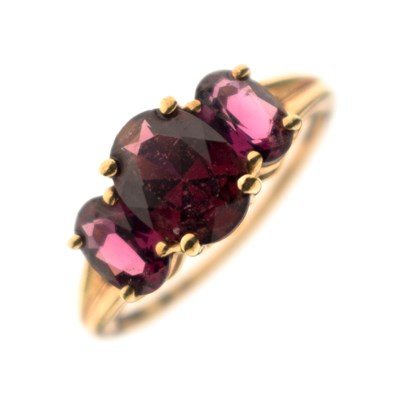Lot 42 - Garnet three stone 9ct gold ring