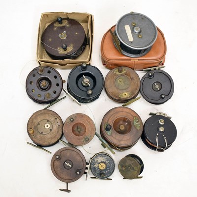 Lot 315 - A collection of vintage wooden, Bakelite and brass etc fishing reels