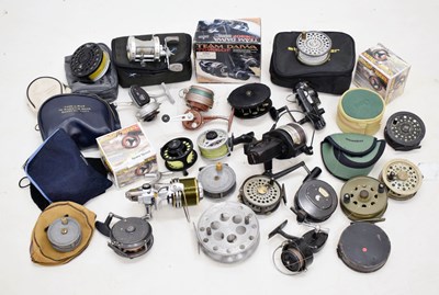 Lot 316 - A large collection of fishing reels
