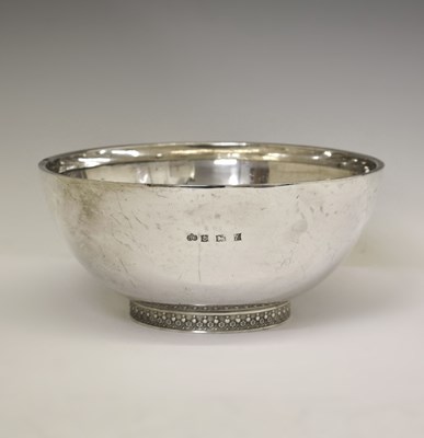 Lot Elizabeth II silver bowl