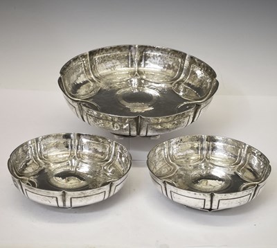 Lot Suite of three Edward VII silver pedestal bowls