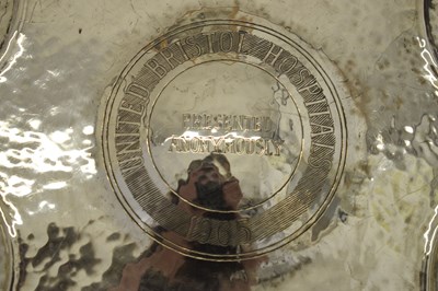 Lot 95 - Suite of three Edward VII silver pedestal bowls