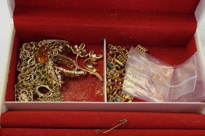 Lot 102 - Collection of costume jewellery
