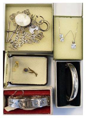 Lot 115 - Collection of silver jewellery