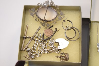 Lot 115 - Collection of silver jewellery