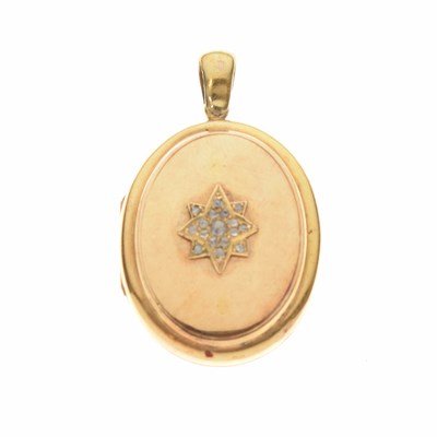 Lot 71 - Antique diamond set oval yellow metal locket