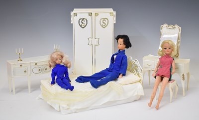 Lot 271 - Three Pedigree Sindy dolls, together with boxed Sindy accessories
