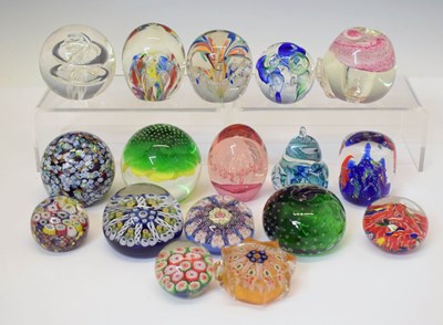 Lot 296 - Collection of glass paperweights