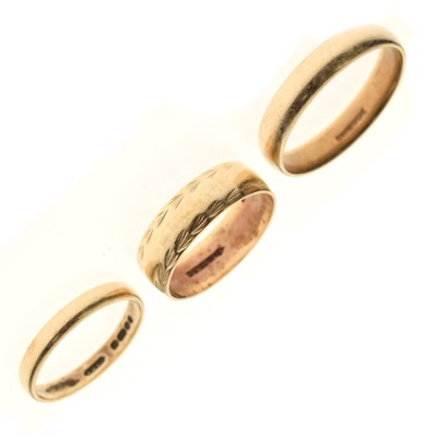 Lot 40 - Three 9ct gold wedding bands