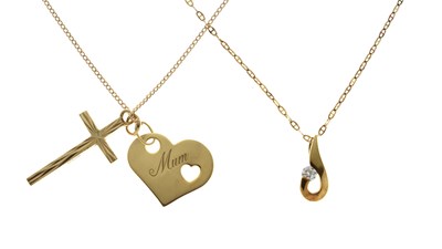 Lot 73 - Two 9ct gold pendant necklaces (2)
