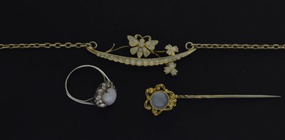 Lot 107 - Edwardian-style opal necklace, opal ring and a moonstone stick pin