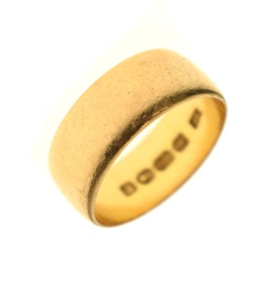 Lot 46 - 22ct gold wedding band