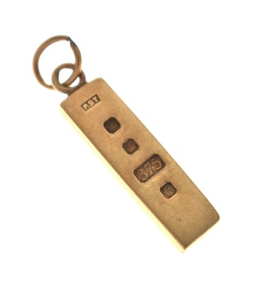 Lot 63 - 9ct gold ingot