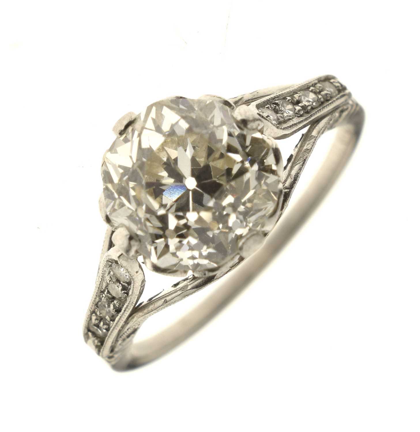 Lot 3 - Diamond solitaire platinum ring