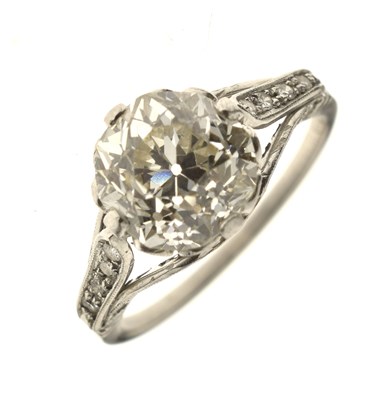 Lot 3 - Diamond solitaire platinum ring