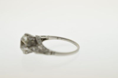 Lot 3 - Diamond solitaire platinum ring