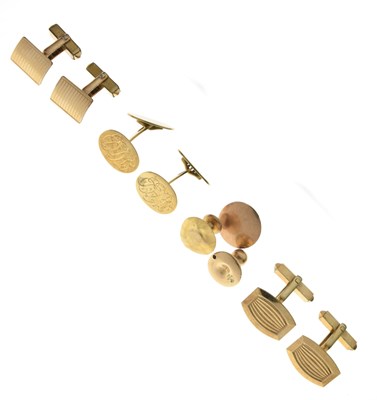 Lot 93 - Assorted cufflinks and collar studs