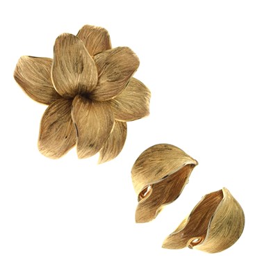 Lot 105 - Grosse (Christian Dior) flower brooch