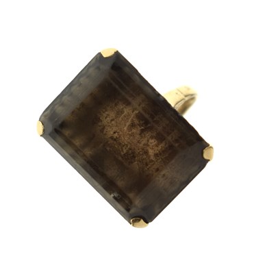 Lot 31 - Smoky quartz dress ring