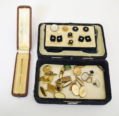 Lot 91 - Quantity of vintage shirt studs and cufflinks, etc