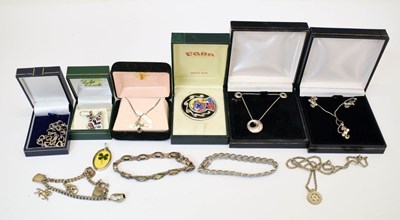 Lot 104 - Quantity of silver jewellery including a Kupittaan Kulta silver pendant, etc
