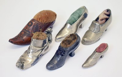 Lot 191 - Late 19th century treen shoe-shaped pin cushion