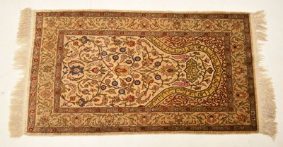 Lot 489 - 20th century Hereke silk prayer rug