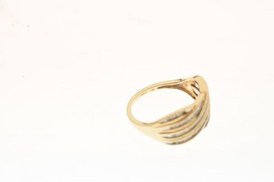Lot 4 - 9ct gold and diamond ring