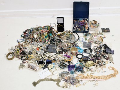 Lot 161 - Large collection of costume jewellery