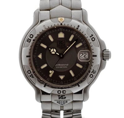 Lot 171 - Tag Heuer - Professional 200 Meters stainless steel bracelet watch, ref. WH1112-K1