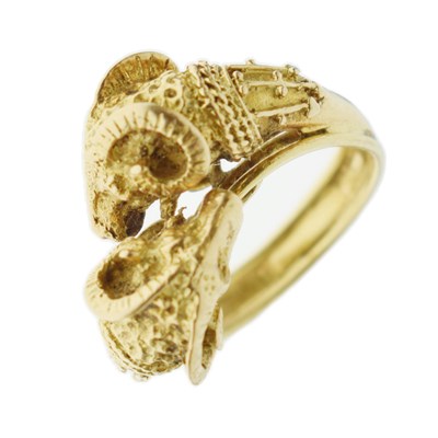 Lot 56 - Etruscan-style double rams head ring