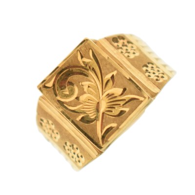 Lot 54 - Indian yellow metal signet ring