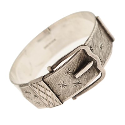 Lot 130 - Elizabeth II belt buckle-form silver snap bangle