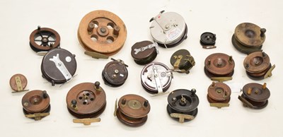 Lot 349 - Collection of vintage Bakelite and wooden fishing reels