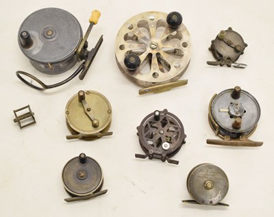 Lot 324 - Collection of vintage fishing reels