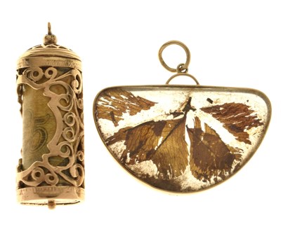 Lot 132 - Two 9ct gold charms