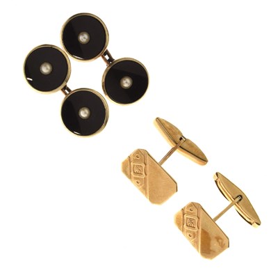 Lot 139 - Two pairs of cased cufflinks