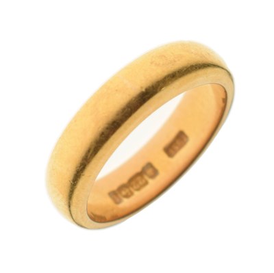 Lot 51 - 22ct gold wedding band