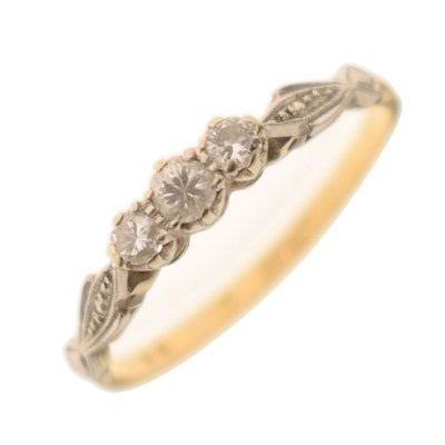 Lot 9 - Diamond three-stone yellow metal ring