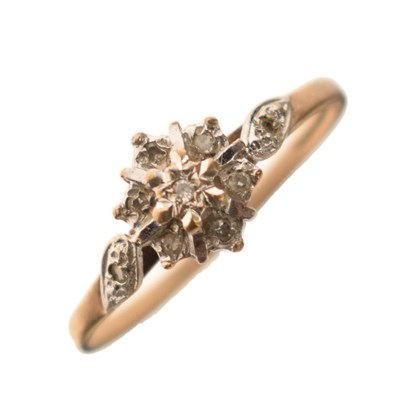 Lot 11 - Illusion set diamond 9ct gold cluster ring